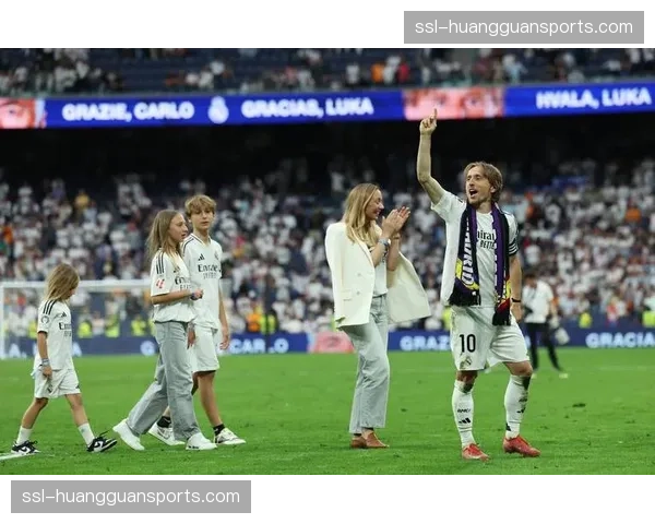 阿尔梅里亚3-2塞尔塔赢得保级关键战，保留生存希望